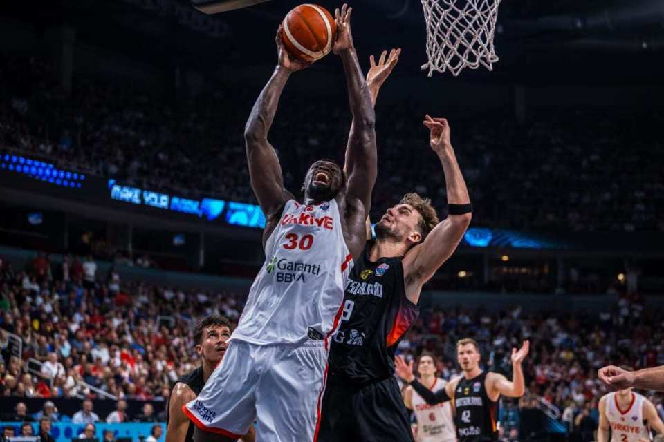 场均出场时, 助攻, 体重 场均出场时, 助攻, 体重